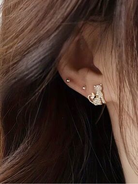 Sparkling Golden Cat Earrings.